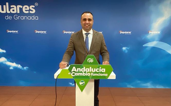 El Presidente del PP de Granada, Francisco Rodríguez en la sede del PP  (PP)