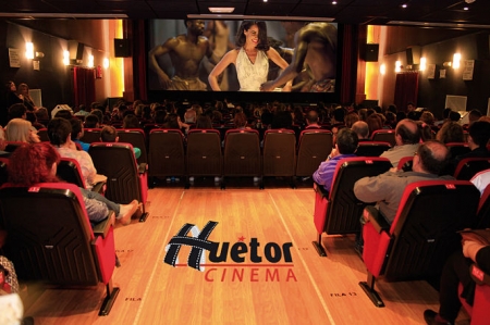 Foto del cine de Huétor Tájar antes de la pandemia (AYTO. HUÉTRO TÁJAR)