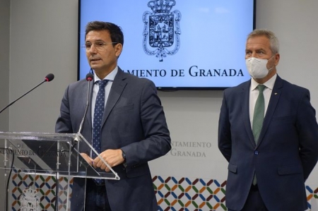 El alcalde de Granada, Francisco Cuenca, junto al presidente de la Autoridad Portuaria de Motril, José García Fuentes (AYUNTAMIENTO DE GRANADA) 