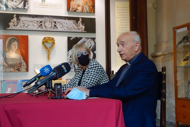 María de Leyva y Manuel Reyes, en la presentación de los actos conmemorativos del traslado de los restos de los Reyes Católicos (AYUNTAMIENTO)