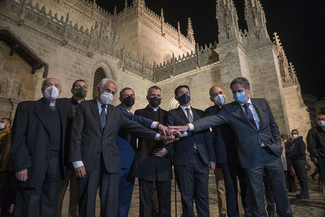 Iluminación de la Capilla Real de Granada (JAVIER ALGARRA / AYUNTAMIENTO) ) 
