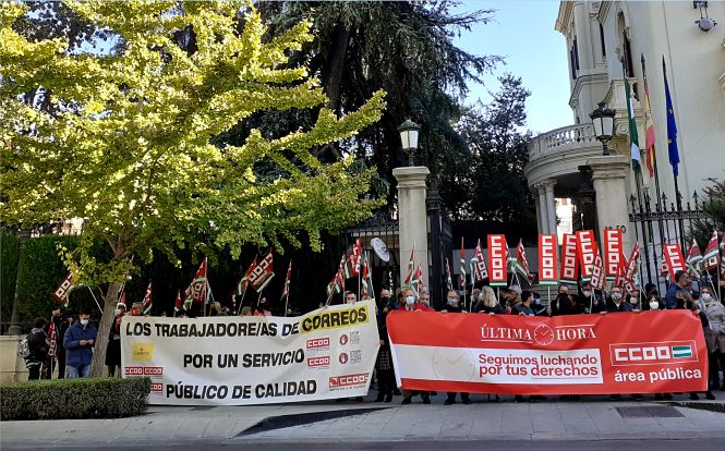 Concentración en la sede de subdelegación (CCOO)