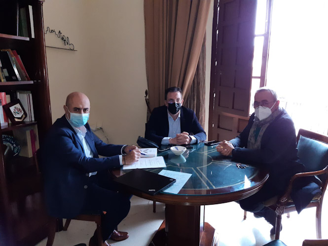 Imagen de la reunión (AYTO. MONTEFRIO)