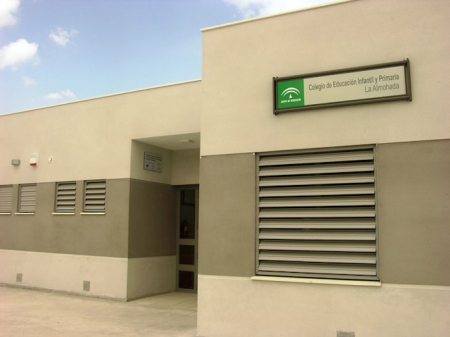 Fachada del CEIP La Almohada de Belicena (JUNTA)
