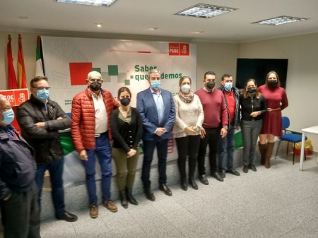 Foto de familia tras la rueda de prensa (PSOE) Foto de familia tras la rueda de prensa (PSOE)