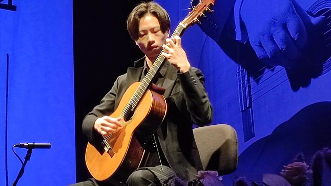 Io Yamada en su actuación (ALMUÑÉCAR) 