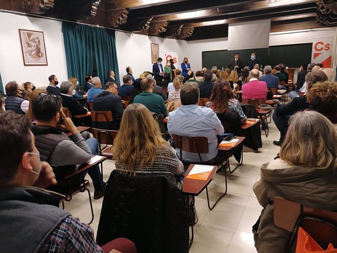 El coordinador autonómico de Cs y vicepresidente de la Junta de Andalucía, Juan Marín, ha mantenido un encuentro con afiliados en Granada (CS)