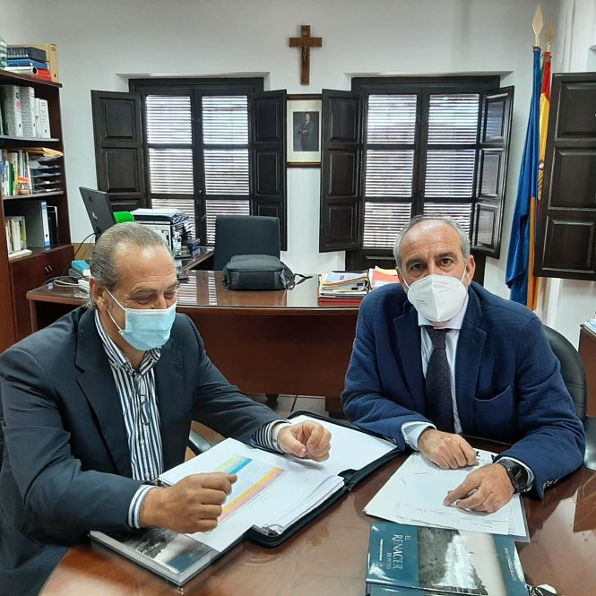 Imagen de la visita al Ayuntamiento de La Taha (JUNTA)