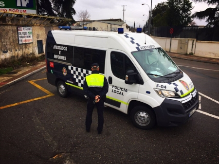 Agente de la Policía Local de Granada en una foto de archivo (POLICÍA LOCAL DE GRANADA/ARCHIVO)