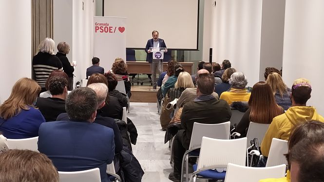 Jacobo Calvo durante la lectura (PSOE)