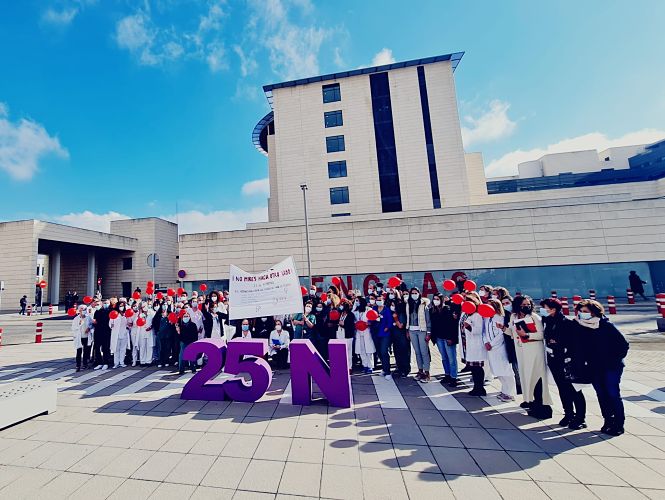 Concentración por el 25N en el Hospital Clínico San Cecilio (HUSC)