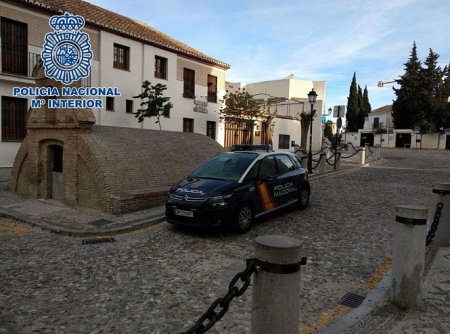 Coche patrulla en el Albaicín (POLICÍA NACIONAL)