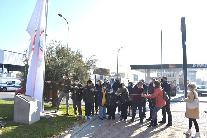 Izada de la bandera de la diversidad funcional (AYTO. ALBOLOTE)