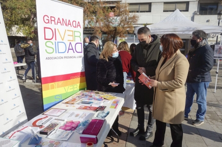 Stand informativo por el día mundial de la lucha contra el sida (JAVIER ALGARRA / AYUNTAMIENTO)