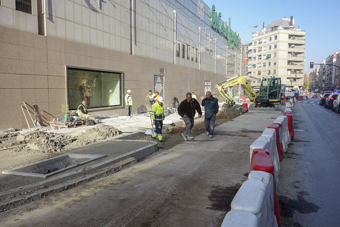 Imagen de als obras en la Calle Arabial (JAVIER ALGARAR / AYTO. GRANADA)