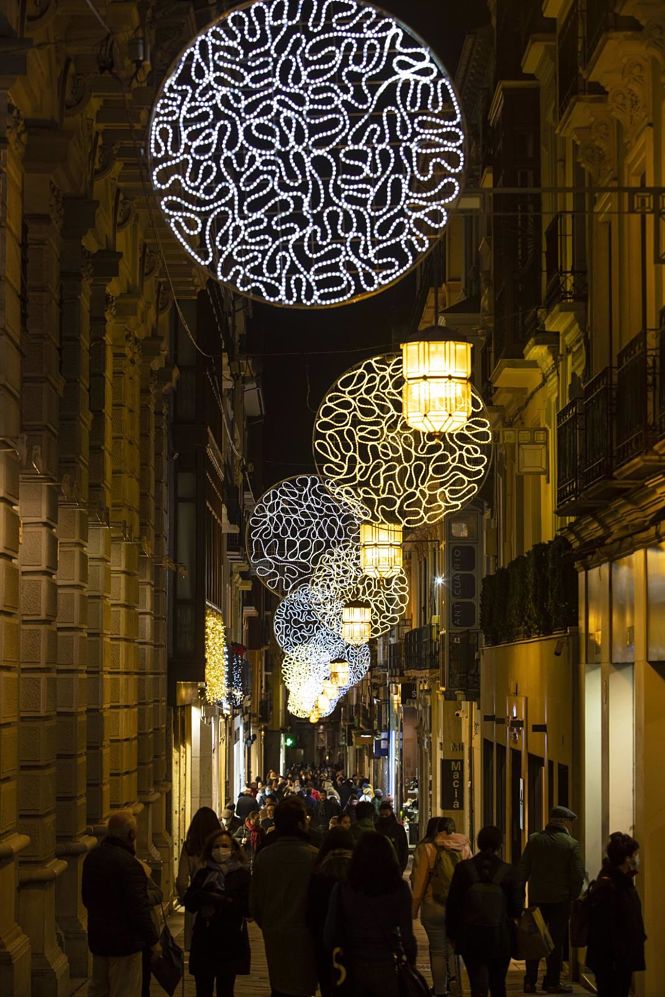 Alumbrado navideño de Granada (ÁLEX CÁMARA / EUROPA PRESS)