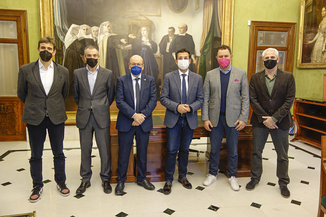 Imagen de la reunión con T-Systems (JAVIER ALGARRA / AYUNTAMIENTO) 