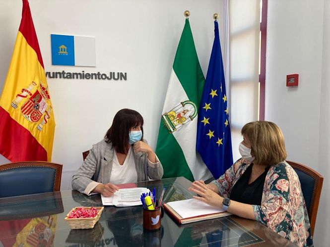 Imagen de la visita al Ayuntamiento de Jun (DIPUTACIÓN)