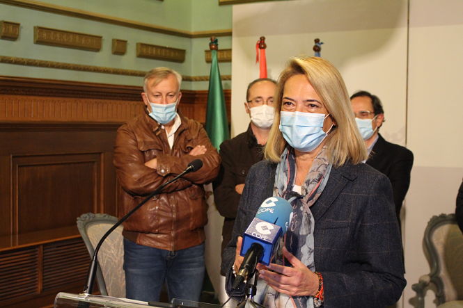 La alcaldesa de Motril, Luisa García Chamorro, en rueda de prensa (AYTO. MOTRIL)
