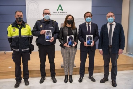 Imagen de la entrega de los dispositivos (JUNTA)