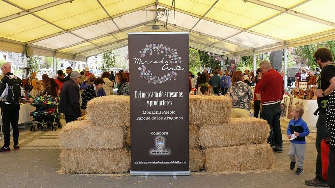 Edición anterior del mercado de artesanos (AYTO. MONACHIL)