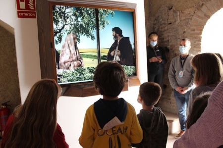 un grupo visita la Torre de la Alquería de Huétor Tájar esta semana (AYTO. HUÉTOR TÁJAR) 