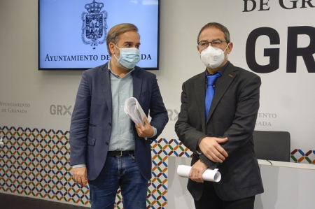 Jacobo Calvo y Miguel Ángel Fernández Madrid tras la rueda de prensa (JAVIER ALGARRA / AYUNTAMIENTO) 