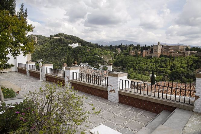 La Mezquita Mayor de Granada vacía por la crisis del coronavirus, en imagen de archivo (ÁLEX CÁMARA - EUROPA PRESS)