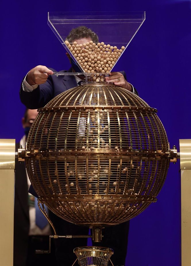 ombo de la lotería durante la celebración del Sorteo Extraordinario de la Lotería de Navidad 2021 (EDUARDO PARRA / EUROPA PRESS)