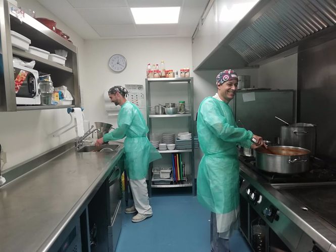 Imagen de archivo de la cocina en el Hospital Virgen de las Nieves (JUNTA DE ANDALUCÍA) 