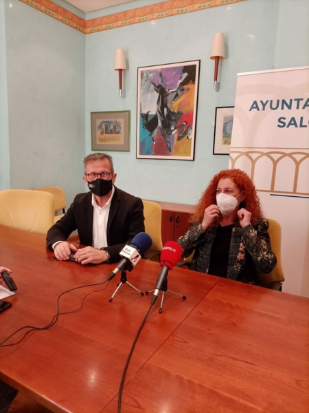El delegado de Turismo de la Junta en Granada, Gustavo Rodríguez, junto a la alcaldesa de Salobreña, María Eugenia Rufino Morales (EUROPA PRESS) El delegado de Turismo de la Junta en Granada, Gustavo Rodríguez, junto a la alcaldesa de Salobreña, María Eugenia Rufino Morales (EUROPA PRESS)