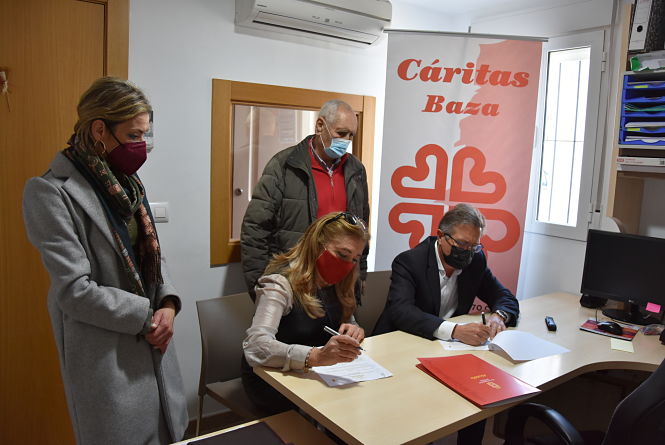 Imagen de la firma del convenio (AYTO. BAZA) 
