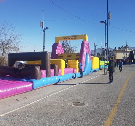 Circuito hinchable de 150 metros instalado en La Zubia (AYTO. LA ZUBIA) Circuito hinchable de 150 metros instalado en La Zubia (AYTO. LA ZUBIA)