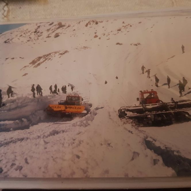 Imagen de las labores de rescate tras la avalancha de 1989 en el Mulhacén que se cobró la vida de seis montañeros galos (CETURSA SIERRA NEVADA) 