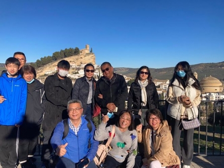 El grupo de turistas japoneses que esta semana ha visitado Montefrío(AYTO. MONTEFRÍO) 