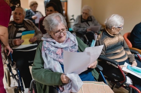 Visita de los jóvenes de Cúllar Vega a la residencia de mayores Geriatrix XXI (AYTO. CÚLLAR VEGA) Visita de los jóvenes de Cúllar Vega a la residencia de mayores Geriatrix XXI (AYTO. CÚLLAR VEGA)