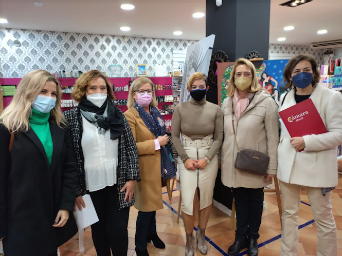 Visita a uno de los establecimientos (AYTO. MOTRIL)