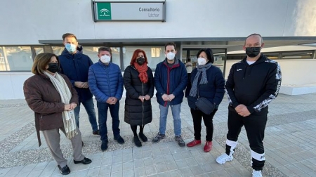 Imagen de la visita al consultorio médico de Láchar (PSOE) 