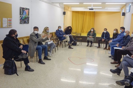 El alcalde de Granada, Francisco Cuenca, en una reunión con vecinos en la barriada de La Paz (AYUNTAMIENTO) 