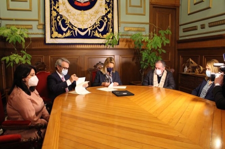 Firma convenio con la Fundación de Caja Rural de Granada para la recuperación de testimonios de la Fábrica del Pilar (AYTO. MOTRIL) Firma convenio con la Fundación de Caja Rural de Granada para la recuperación de testimonios de la Fábrica del Pilar (AYTO. MOTRIL)