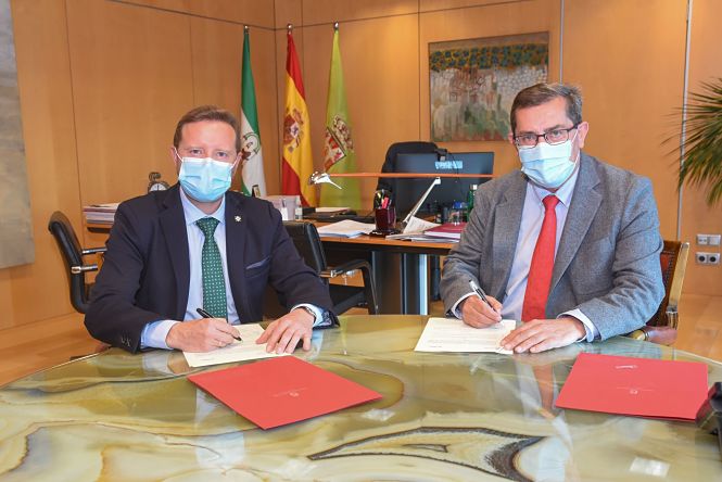 Imagen de la firma del convenio (M. CASANOVA / DIPGRA)