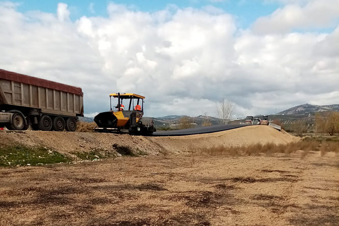 Oba¡ras en la carretera de Villanueva de Mesía (PP)