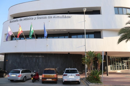 Fachada de la Escuela de Música y Danza de Almuñécar (AYTO. ALMUÑÉCAR) Fachada de la Escuela de Música y Danza de Almuñécar (AYTO. ALMUÑÉCAR)