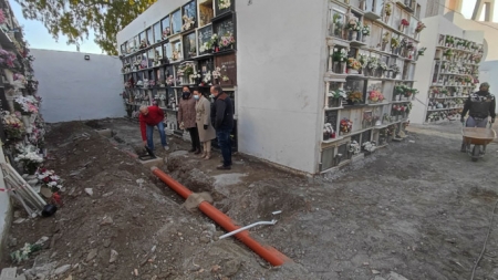 Imagen de la visita al cementerio (AYTO. ALMUÑÉCAR) Imagen de la visita al cementerio (AYTO. ALMUÑÉCAR)