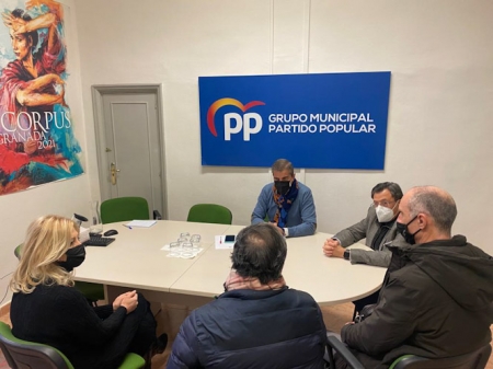 Imagen de la reunión con los vecinos de la Calle Arabial (PP) 