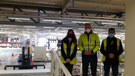 Virginia Fernández ha visitado la empresa Knauff (JUNTA)