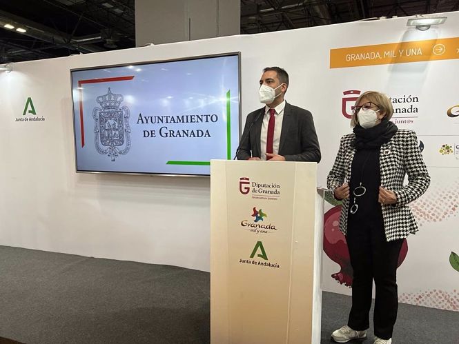 Los concejales granadinos de Turismo, Eduardo Castillo, y de Cultura, María de Leyva, en Fitur 2022 (AYUNTAMIENTO DE GRANADA) 