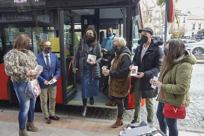 Presentación de la campaña `Libro sobre ruedas` (JAVIER ALGARRA / AYUNTAMIENTO)