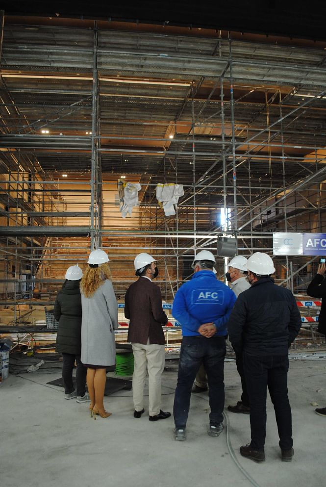 El alcalde Noel López, junto a Berta Linares, Concejala de Urbanismo y técnicos municipales en la visita de las obras (AYTO. MAARCENA)