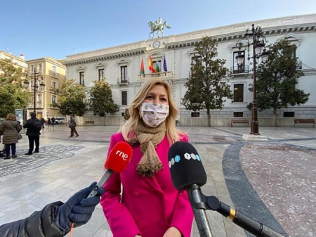 La Concejal del PP en el Ayuntamiento de Granada, Pepa Rubia en la Plaza del Carmen (PP)